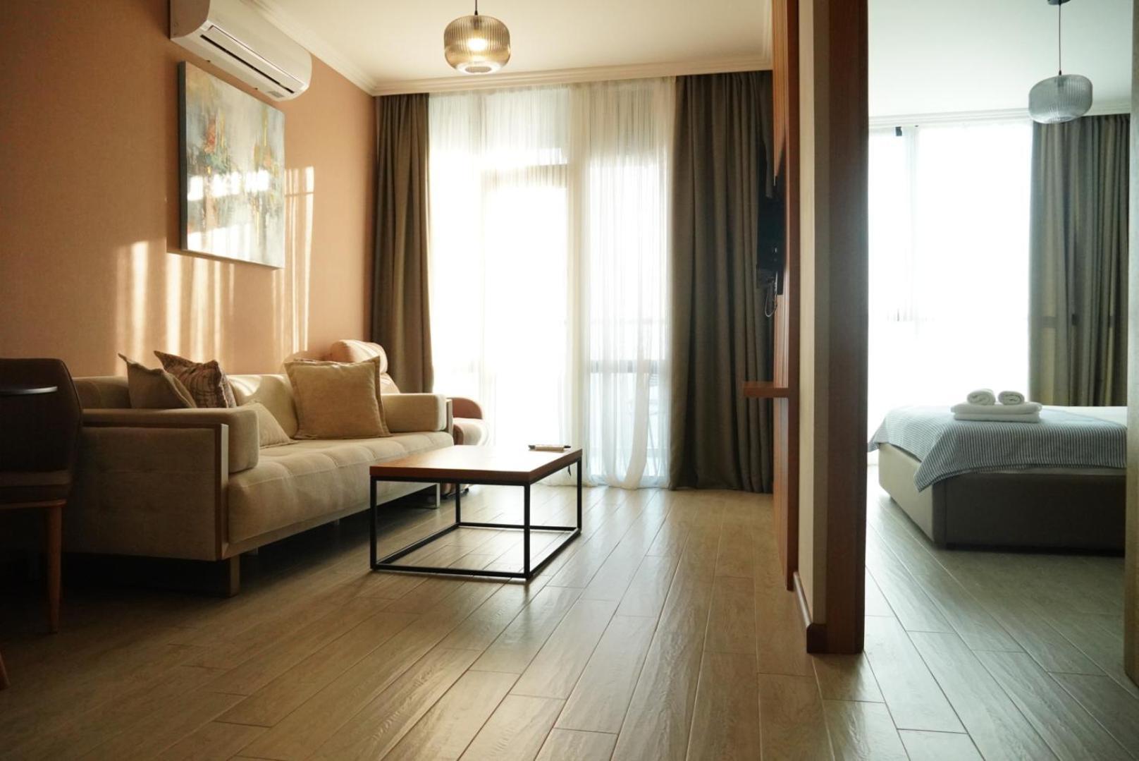 Season Suite Apart-Hotel 바투미 외부 사진